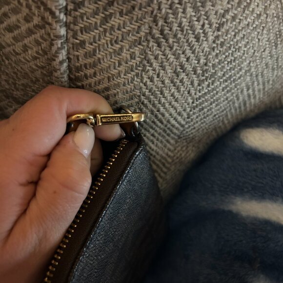 Michael Kors Signature Logo Smartphone Wristlet Wallet – Brown/Gold - Picture 4 of 6